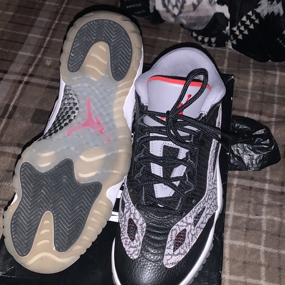Air Jordan retro 11 Low IE - Picture 4 of 4